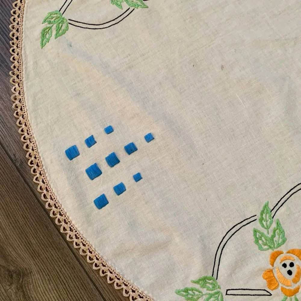 Vintage Handmade Embroidered Round Doily Crocheted Table Cloth 33”